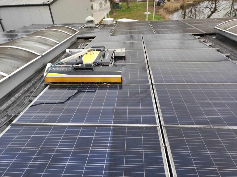 Co o czyszczeniu fotowoltaiki mówią producenci modułów?