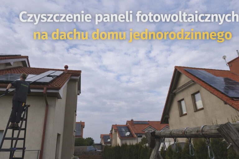 Czyszczenie paneli fotowoltaicznych na dachu domu jednorodzinnego